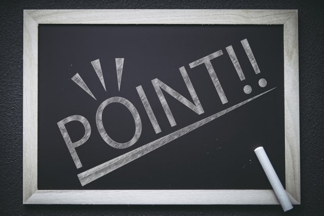 黒板に書かれた「POINT!!」のロゴ